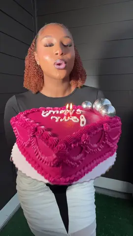 🥰🥰 this cake was soo heavy 