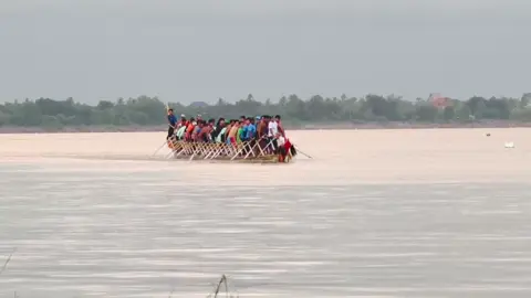 វឹកហាត់ថ្ងៃ5ត្រៀមចេញប្រយុទ្ធថ្ងៃស្អែកនេះ🩷💪🏻#ឧត្តមមង្គលសក្កទេវរាជនិម្មិតសែនជ័យ #ទូកមួងខេត្តកណ្តាល #កីឡាលើទឹក🇰🇭🇰🇭🇰🇭 #ទូកង_កម្ពុជា_យើង #បាត់អ្នកឲបេះដូងអស់ហើយ 