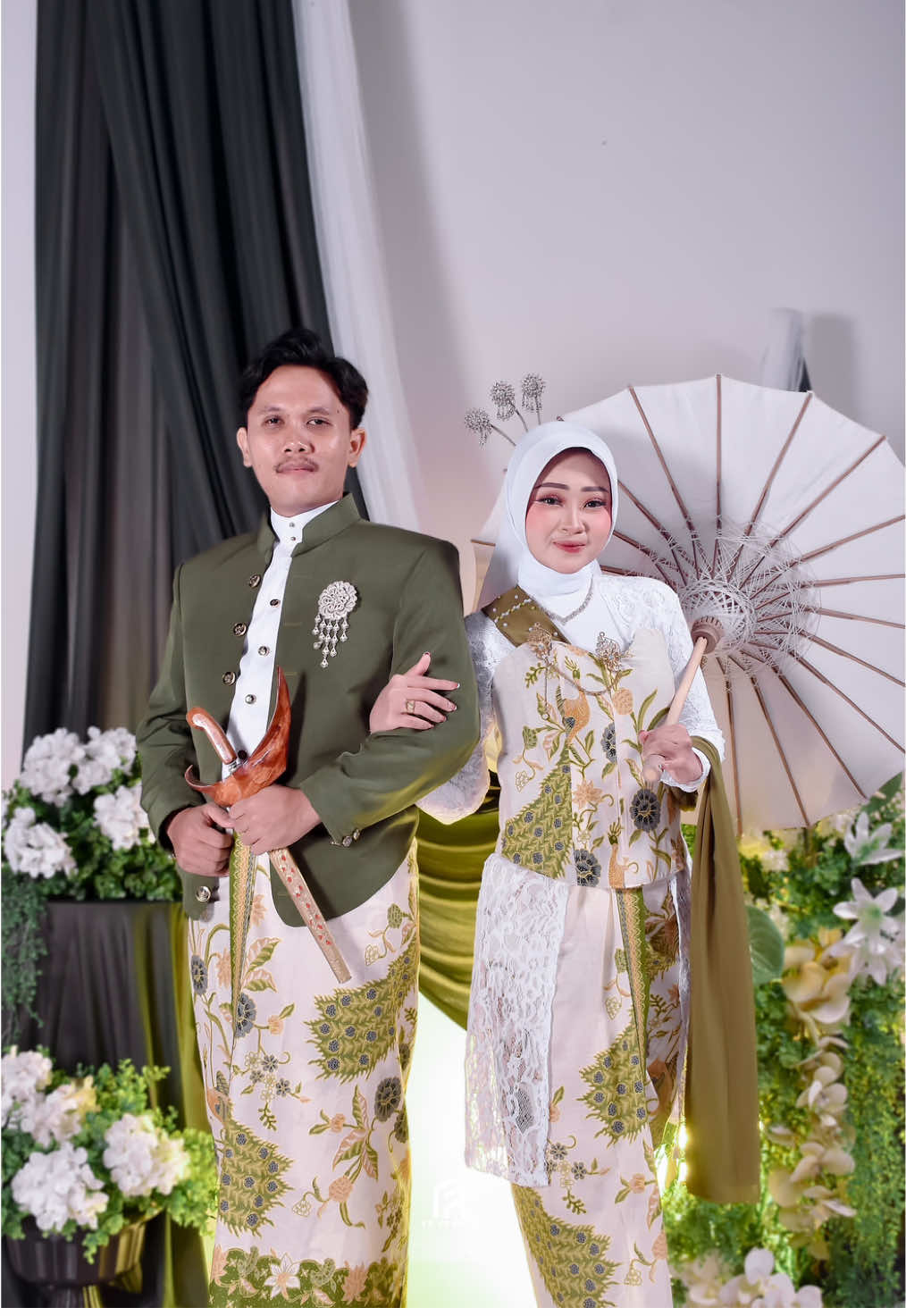 New Kebaya Kamisol, #studiofotogresikmurah #kebayakamisol #preweddinggresik #preweddingadatjawa #studiofoto700an 