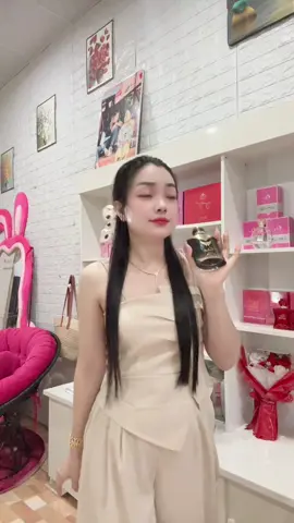 Ai muốn thơm thì kiếm cô nhen #côgiaohuyenlinh #xuhuongtiktok #nươchoachinhhang 