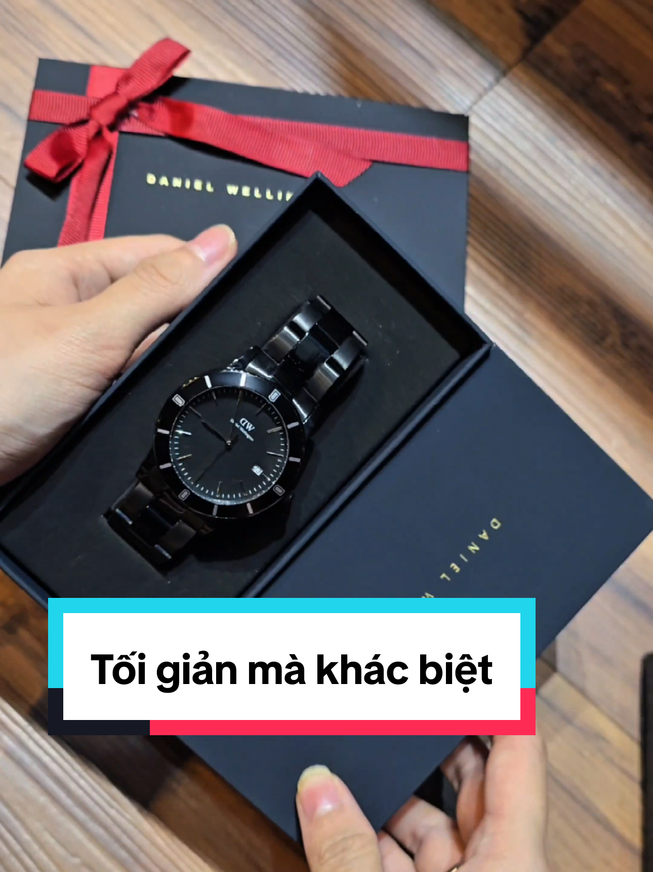 Có sẵn tại cửa hàng DW WATCHES SG 𝐃𝐚𝐧𝐢𝐞𝐥 𝐖𝐞𝐥𝐥𝐢𝐧𝐠𝐭𝐨𝐧 - Sản phẩm đồng hồ đến từ store chúng mình luôn cam kết linh kiện 100% chính hãng, chế độ bảo hành tốt nhất - 1 đổi 1 tại store, bảo hành 5 năm sử dụng cùng với chế độ hậu mãi thay pin miễn trí trọn đời  👉Store: 58/1A Phan Văn Trị P12 Bình Thạnh (vào hẻm rẻ trái là thấy ạ)  💖Open: 10:00-22:00  👉Hotline: 0903.004.182 Nhi ạ  ⏩️ Miễn phí giao hàng toàn quốc, nội thành HCM giao trong vòng 2 tiếng, ngoại thành 1-3 ngày nhận được  ⏩️ Kiểm tra hàng trước rồi thanh toán với shipper sau ạ #TặngQuàChoNam #dwwatches #ĐồngHồDW #DanielWellington #dw 