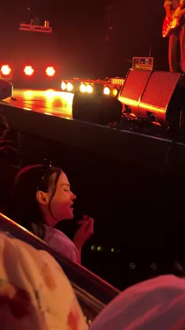 Damiano David singing to Dove Cameron in Melbourne @Damiano David @Dove Cameron #damianodavid #dovecameron #melbourne 