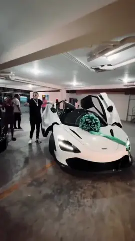 The king is so rich💴❤️🌈#6ix9ine #fyp #viral #rich #money 