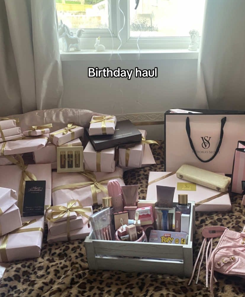 I loveee everything, I’ll post a slideshow too incase u guys cba #pink #birthdayhaul #birthday #fyp #stockholmstyle 