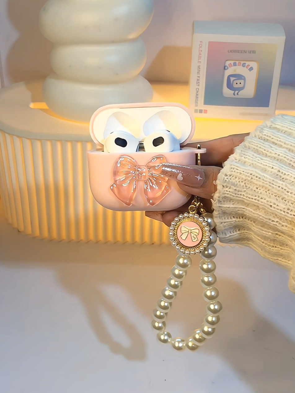 earbuds with free case!🩷 #earbuds #earbudswithcase #earbudsviral #earbudsrecommendation #pinkearbuds 