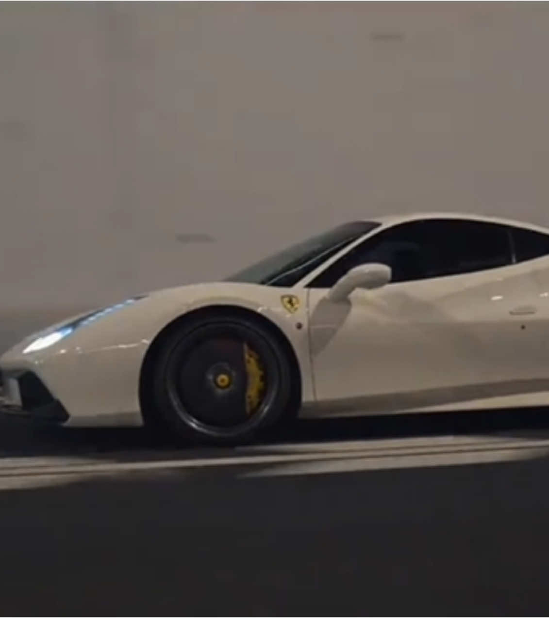 开法拉利都会失恋 更何况我们这些骑单车的！#法拉利488 #supercar #luxurycars #carlover #huangcar_04 #foryou 