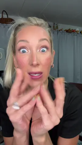 A reason to buy more makeup!? We all need a travel makup bag! This makup bag is perfect for travel or every day! #makup #makupbag #travelbag #onthegobag #tiktokshopfallsale 