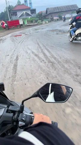 Ulah hayang ka loji a barelok jalanna