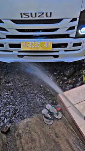 🗣 Sarjana kok dadi sopir truck, Ndue truck nyicil kok bangga. 🙇🏻‍♂️ Prinsipku seng penting nyambut gawe seng halal karo ora ngrepoti wong tuo loroku. Ojo sampek ngrusohi piringe wong liyo & ngrebut bahagiane wong liyo. Wes kadung lanang. Perang selayaknya laki - laki sejati, Hidup untuk menghidupi 😊👌🏻👏🏻 #fypシ゚ #sumbertani #kadangtebukadangtelo 