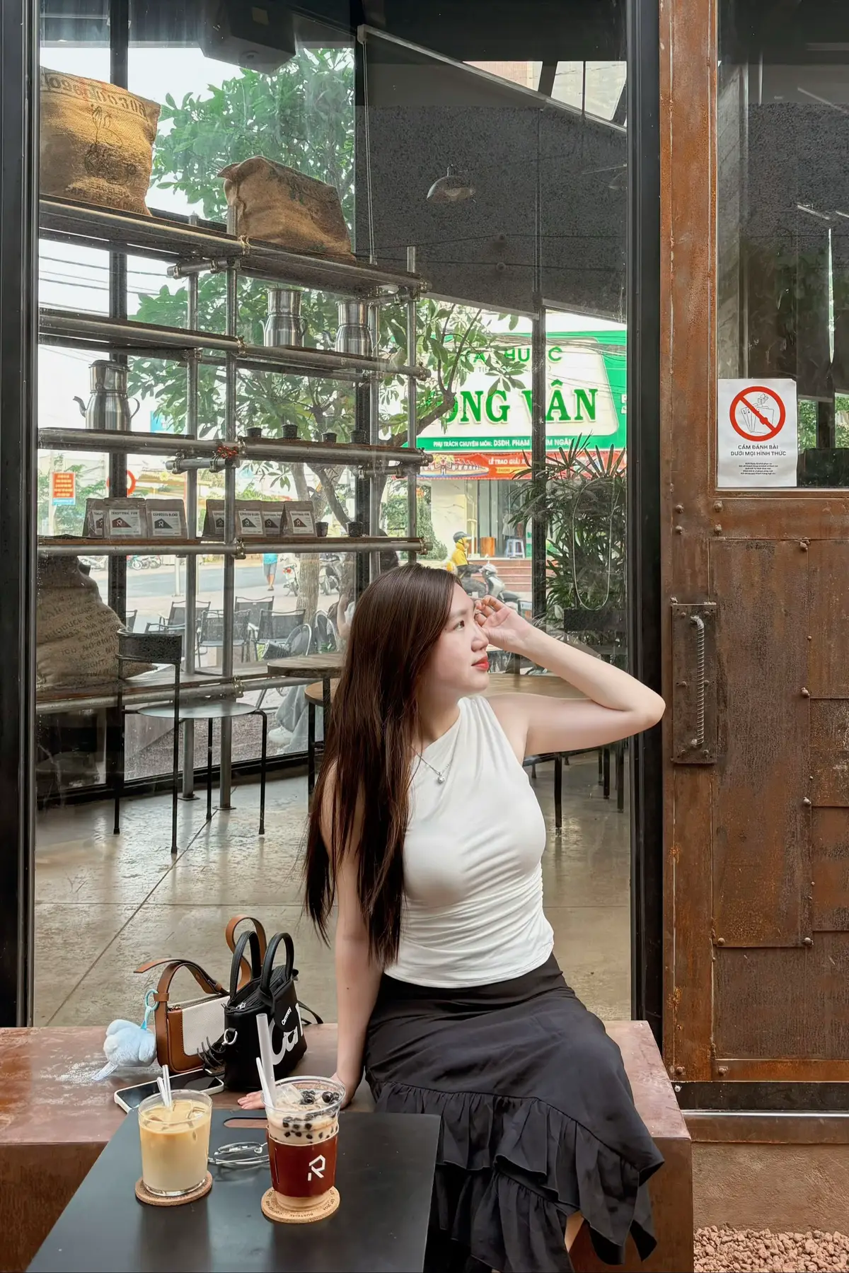 Chìm sâu vào phút ban đầu Mong manh như là vì sao Giữa tinh cầu