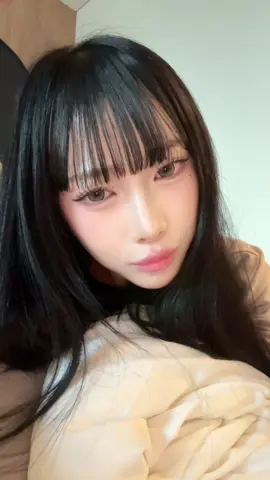 すっぴんでも体より顔白いから暗めのファンデ使ってる