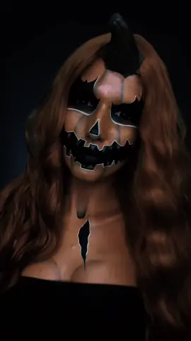 everybody needs a pumpkin for Halloween #pumpkinmakeup #31daysofhalloweenmakeup #makeuptransition #halloweenmakeup #fyp 