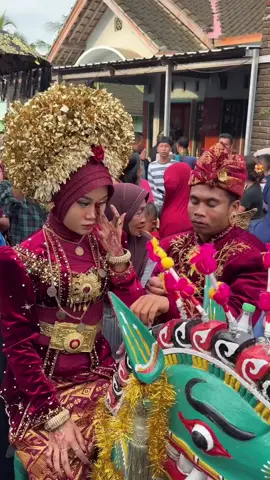 Bilangku gitak liwat lek berandaku,ndekne wah ndek nyebeng ndih penganten ine🤣🤣🤣 #pengantenvirallombok
