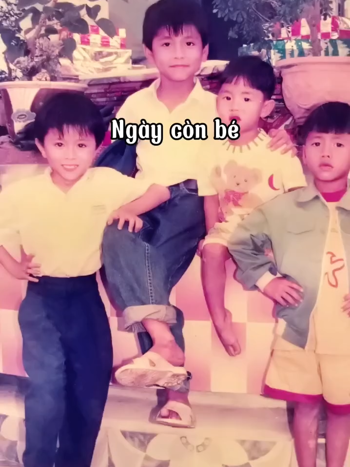 Thời gian trôi qua nhanh quá, tuổi thơ chỉ còn mãi trong ký ức