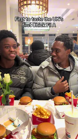 First to taste the Uk’s First Chick Fil A restaurant. Good solid 8/10! #uni #trending #viral #FoodTok #CapCut 