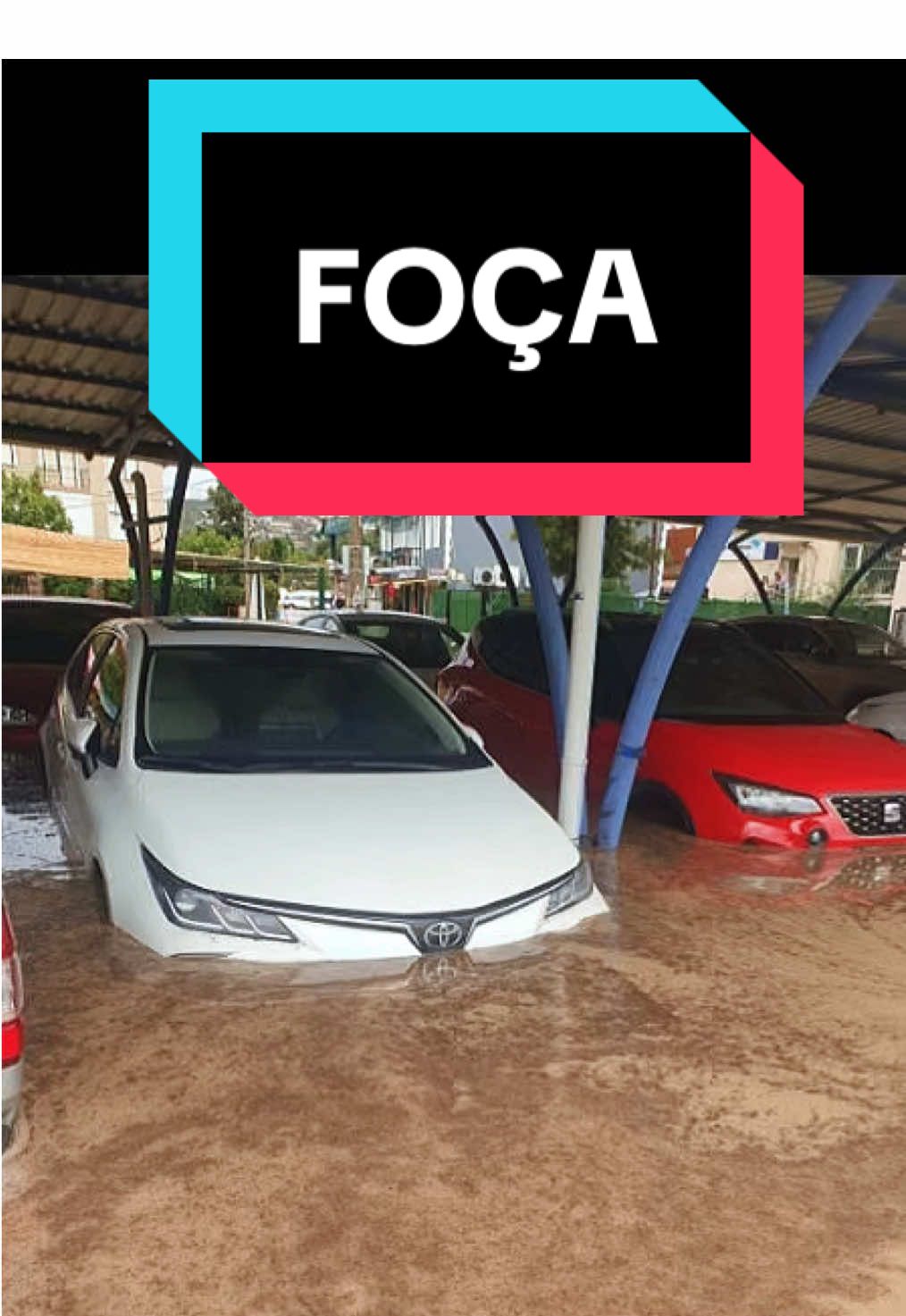Foça’da Şiddetli Yağış Sonrası Sokaklar Göle Döndü! 💦 Sel Anları Her Yerde Konuşuluyor 🌧️ #foça #sel #yağmur #izmir #haber #doğa #fırtına #yağış #focahaber #sondakika #tiktokhaber #focasel #izmirhaber 