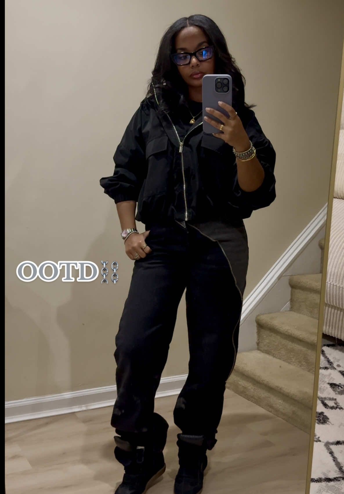 I got so many compliments already, love this cool/edgy/chill fit!⛓️‍💥🩶⛓️happy friday! #OOTD #ootdfashion #ootdinspo #fashiontiktok #fashioninspo 