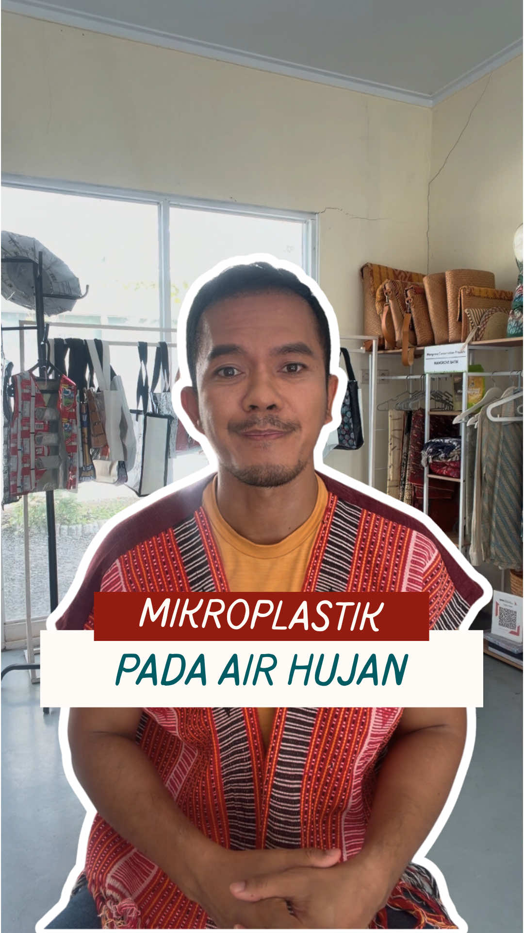 Mikroplastik ada dimana-mana; di tanah, di air minum, di udara sampai di air hujan. Kita semua bisa mengurangi pencemaran mikroplastik apabila secara kolektif melakukan 2 hal ini; (1) Mengurangi pemakaian plastik sekali pakai, (2) kelola dan daur ulang sampah plastik. . #mikroplastik  #climateaction  #VerifiedChampions  #airhujan #sampahplastik 