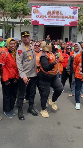 Polrestabes Surabaya berkomitmen untuk terus bersinergi bersama rekan-rekan komunitas ojek online. Bersama kita bahu membahu menjaga keamanan, ketertiban, dan kenyamanan kota. Polrestabes Surabaya tidak hanya menjaga masyarakat, tetapi juga menjaga rekan-rekan ojek online sebagai bagian penting dari entitas sosial yang berperan besar dalam terciptanya kota yang aman, tertib, dan humanis.