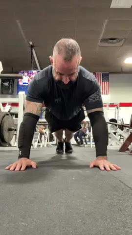 Replying to @nelidacuevas38 Welcome to the jungle. 💪🏻💯🔥🔥🔥 #fyp #foryou #pushupchallenge #P💥U💥S💥H💥U💥P💥M💥A💥N #fitnessjourney 