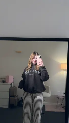 yesterday was a full studio day so of course i had to take you along with me!! 🤎 #leedsmakeupartist #leedsnailtech #makeupartistditl #makeupartistuk #ditlvlog 