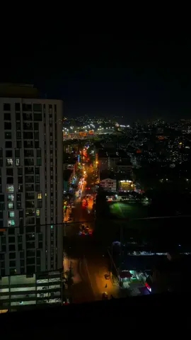 ရန်ကုန်မြေမှာ နေပြီး တခြားဇာတိမြေကို  လွမ်းသူတွေပဲ ရှိနေခဲ့တာ မဟုတ်ရပါဘူး.. ရန်ကုန်....။ နိုင်ငံရပ်ခြား တစ်နေရာကနေ.ရန်ကုန်ကို  လွမ်းနေရသူတွေလည်း ရှိပါတယ်....။  အထူးသဖြင့် အခုလိုညတွေကိုပေါ့ 🌃 #bagan  #foryou  #baganlover 