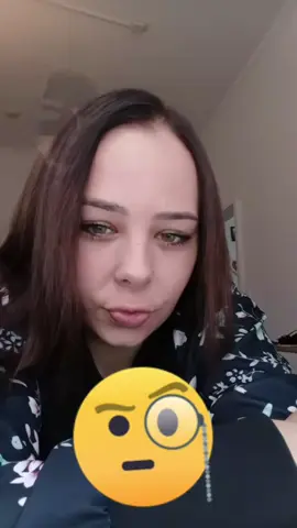 Was willst du ins damit sagen Karpfen 🤔🤔kannst doch froh sein deine Haare machen könntest und das auch kostenlos weil das wieder eine Spende war ☝️☝️☝️