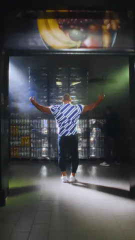 Was passiert, wenn @markus_ruehlbei ALDI Nord vorbeischaut? 💥Richtig – die Preise kriegen Muskelkater! Ob Proteinriegel, Magerquark oder Apfelschorle: Markus drückt die Preise und pusht unsere Angebote zu neuen Tiefstformen. Sein Motto: „Für Teuer hat sich’s ausgebobbt!“ 🏋️‍♂️ #rühldrücktdiepreise #aldinord