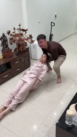 Thấy bảo đẻ con gái đầu lòng sướng lắm . Không dỗi thì thôi ,dỗi là dỗi cả cặp #xuhuong❤️ #vochonghai #vtmgr 