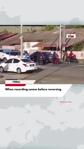 24 Oct 2025: Multitasking level: record first, reverse later. Some drivers just can’t miss their moment for content. Didn’t even bother to reverse or help the poor guy stuck there. Priorities: social media first, humanity later. #theSun #theSunMY #PrioritiesWrong #DriveSmartNotViral #ViralNews