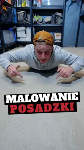 W moich katakumbach przyszedł czas na trwałe zabezpieczenie posadzki, więc postawiłem na system Tikkurila 💪 👉 Na start epoksydowy podkład Tikkurila Fontefloor EP100 - dwuskładnikowa farba o zwiększonej odporności chemicznej i mechanicznej, która mocno wiąże się z podłożem i daje komfortowy czas otwarty do aplikacji. https://tikkurila.pl/dla-profesjonalistow/produkty/tikkurila-fontefloor-ep-100  👉 Na wykończenie Tikkurila Fontefloor PU Matt - dwuskładnikowa farba poliuretanowa o matowym efekcie, z długim czasem otwarcia, wysokiej trwałości i odporności na ścieranie. https://tikkurila.pl/index.php/dla-profesjonalistow/produkty/tikkurila-fontefloor-pu-matt  Cały system jest prosty w wykonaniu, a klucz to dobre przygotowanie podłoża i dokładne wymieszanie składników😊 Daje równą, estetyczną powierzchnię i dostępny jest w szerokim wyborze kolorów Tikkurila, dzięki czemu posadzkę można dopasować do każdego projektu😎 Dodatkowo mam dla Was info, które może się przydać😉 Wystartowała akcja, w której za zakupy produktów Tikkurila, Dekoral Professional, Sigma i ProGold możecie zgarnąć 5% premii ponad obecne warunki handlowe, czyli te rabaty, które już macie w PPG💪 Wystarczy, że kupicie premiowane produkty, a fakturę rozliczycie na platformie programu 👉 www.ppgproclub.pl W zamian otrzymacie 5% premii bezpośrednio na swoje konto w programie💪 Po przekroczeniu progu 5000 zł można wypłacić kasę na konto firmowe albo zostawić premię, żeby urosła i zgarnąć więcej później😉 Akcja działa w ponad 400 punktach sprzedaży w całej Polsce💪 A do końca roku trwa promocja „Turbo premia na start”, która daje nawet dodatkowe 17% premii 😎 Współpraca reklamowa z PPG ✌️ #dlaciebie #budowa #remont #tikkurila #malowanie 