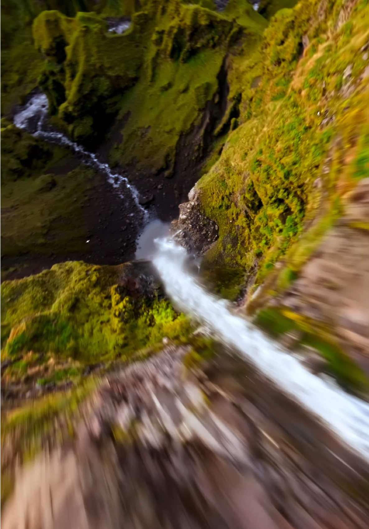 One of Icelands most underrated hidden gems 🇮🇸🇮🇸💯💯 #FPV #Iceland #HiddenGem #Travel #Viral