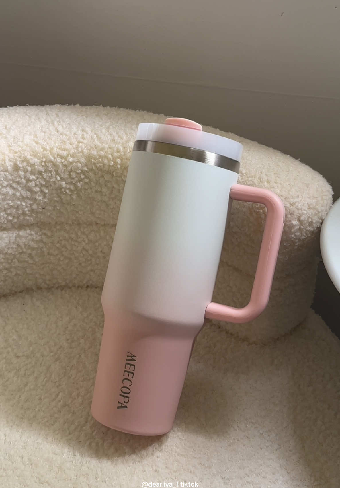 i'm so inlove with the color of my new tumbler 🥹💖 #tumbler #insulatedtumbler #pinktumbler #watertumbler @MEECOPA Cup.PH 