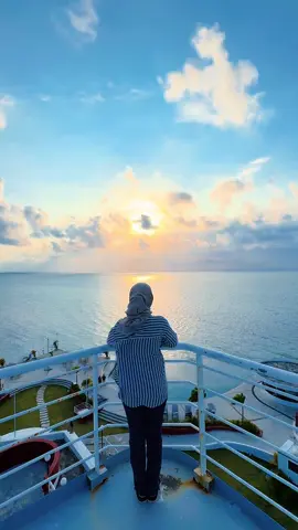 Ternyata Kapal tua seumuran Kapal Titanic ini  bisa berubah jadi hotel mewah sebagus ini. Lokasinya di Lagoi, cuma 45 menit dari tanjungpinang, dekat dari Batam dan Singapura. Siapa yang pernah naik ke anjungan kapal nya? #doulosphostheshiphotel #doulosphos #lagoi #tanjungpinanghitz 