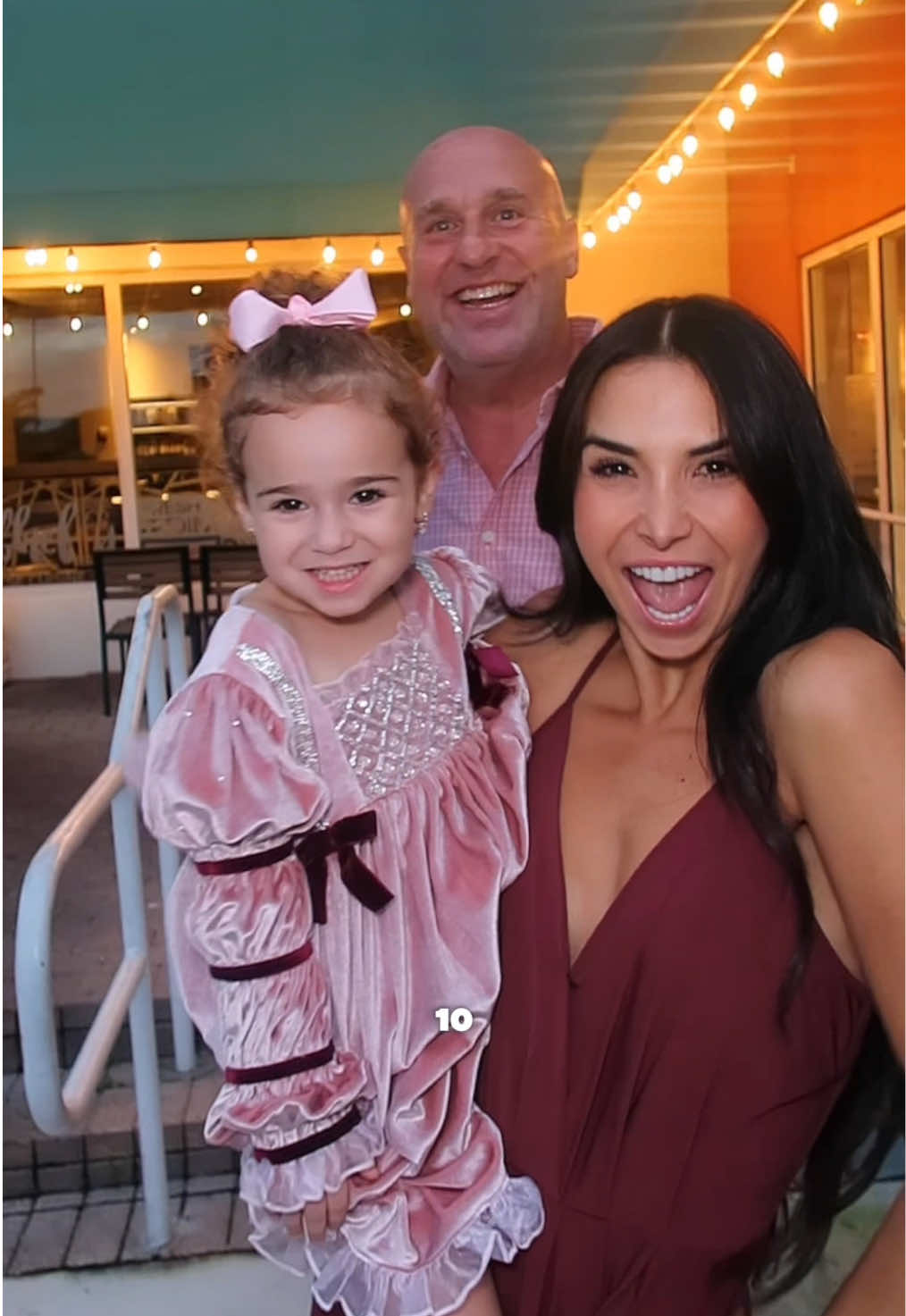 Si no me encuentran… estoy en Mr. Chef’s comiéndome el menú completo… Te dejo aquí la dirección:  18800 NE 29th Ave PH 10, Miami, FL 33180 ESPECTACULAR 