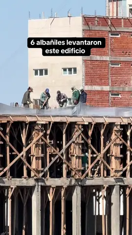 En cuantas semanas crees q es lo normal levantar 5 pisos ? #construccion #obras #beltranbriones #paratii #flypシ 