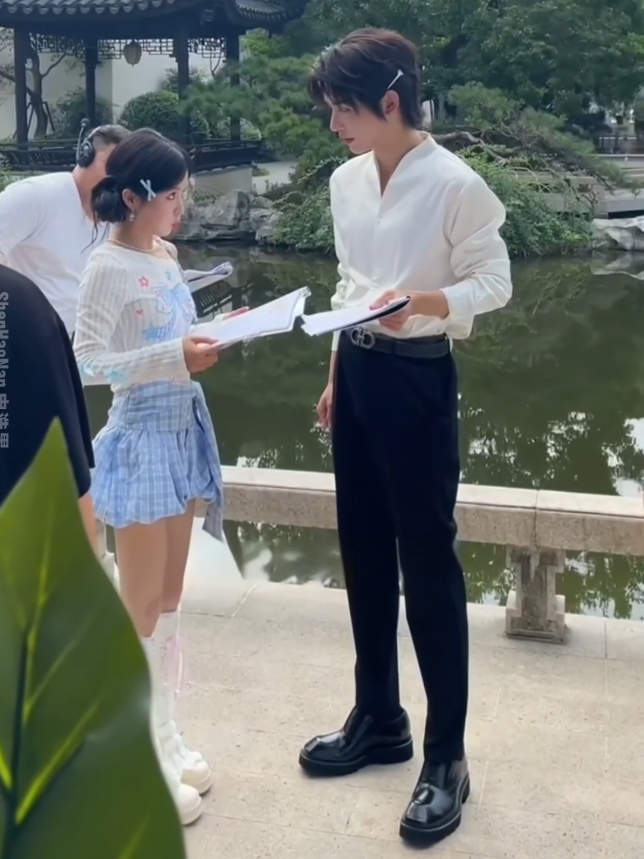 🦊 Tên phim <Chồng tôi là Cửu vĩ hồ>  <Hậu trường> 22.10.25 Trong loạt phim Hạo Nam đã quay chỉ còn phim này chưa lên kệ đặt trước. 😊😂 ----- FL (Nữ chính): Dư Nhân ______ #ShenHaoNan #Thân_Hạo_Nam #Drama #Phim_ngắn