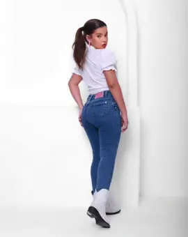 Ajudem a bater a meta de 100K💐 Sigam para mais novidades ✨📸👗  #mariaeduarda #modelo #fy #fyp #foryoupage 