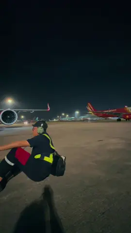 Chill guy 😀  #vietjetair #mechanic #xh #chill 