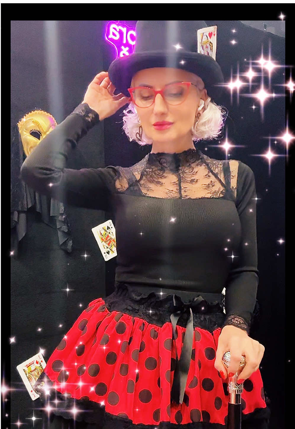 Pregătită de show-ul de magie de azi. Ne vedem live la 20:00. #minodoramagica #live #magie #tiktoklive 