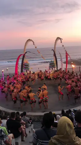 Nonton tari kecak di bali lebih murah dan gak perlu antri lagi. Beli tiket di tag lokasi aja. #bali #tarikecak #tarikecakmelasti #melasti #pantaimelastiungasanbali  