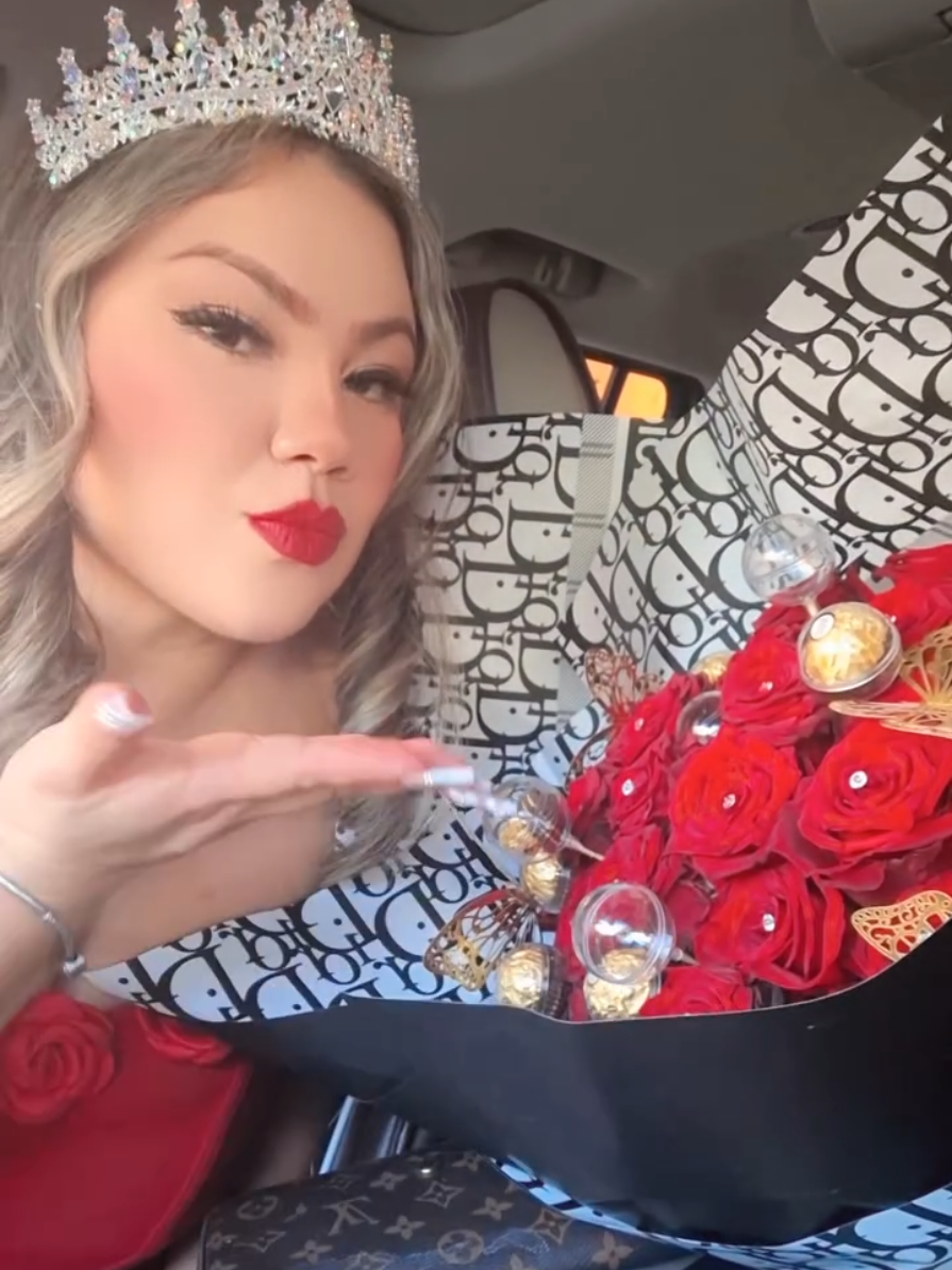 esta vez Fueron 50 Rosas🌹⚘️🥹miamor el que no me dice nunca No🥹#20rosaslosangelesazules #tiktokviral #creadoresdecontenido #viralvideo #memories 
