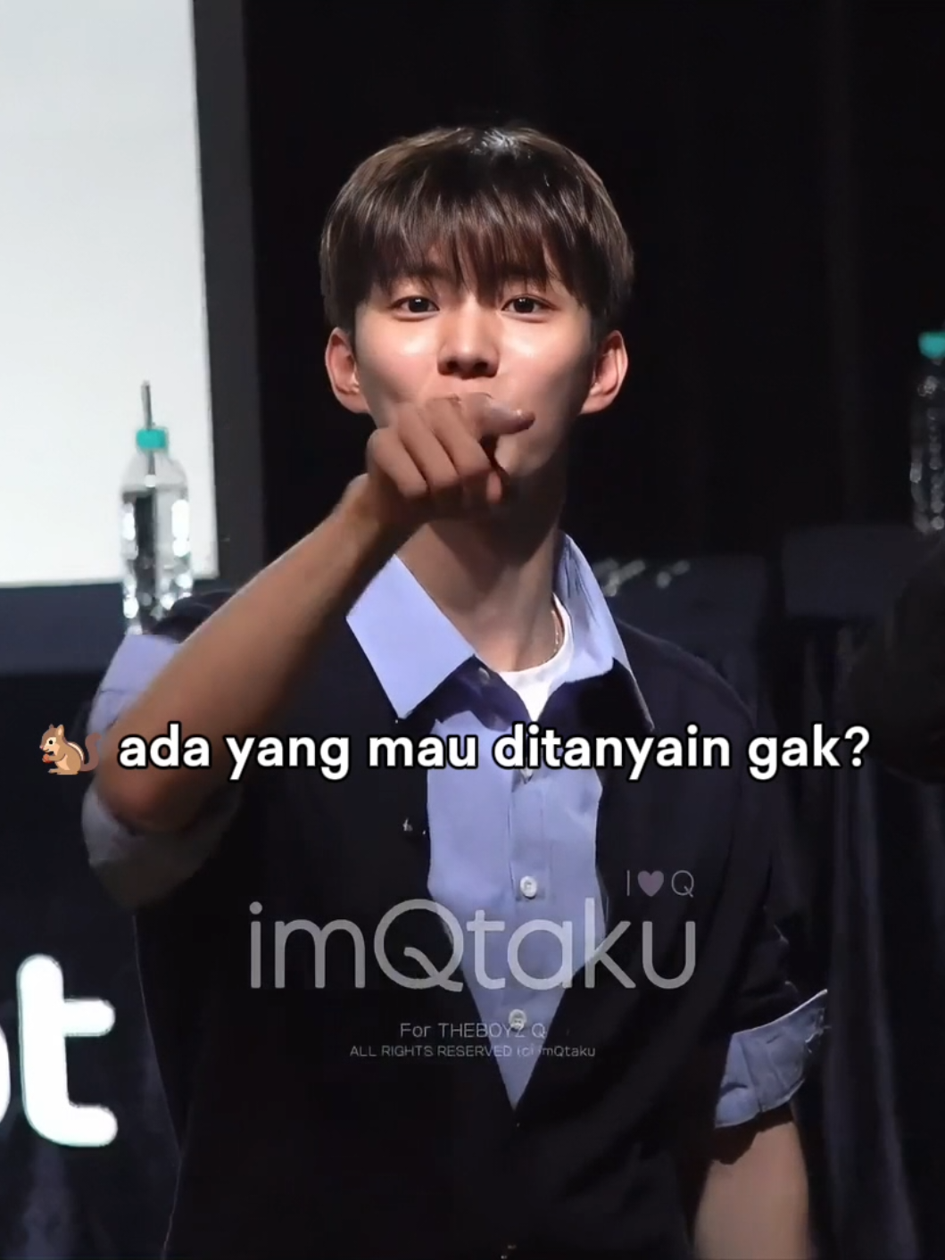 marah2 pengen bgt ditanya ih lucu bgt cowoQu😭🤏 mba op nya jauh posisinya jd emg gadenger camin ngomong apa🤣 #q #jichangmin #theboyz #큐 #지창민 