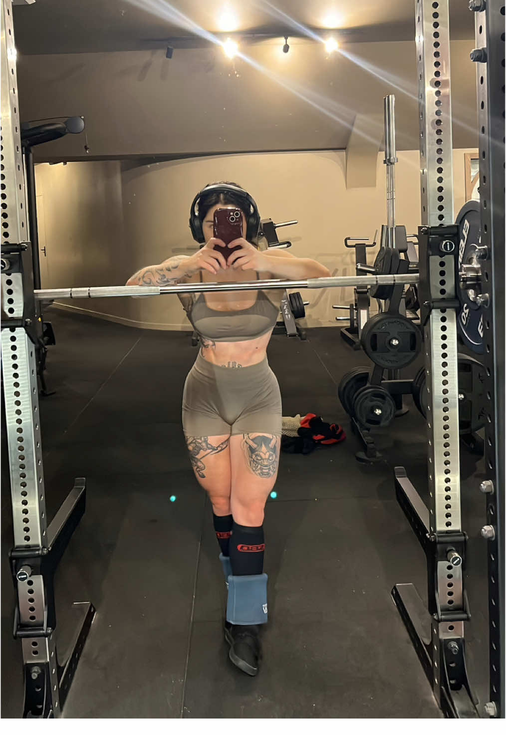 Plus sérieusement pendant leur cours de stretching je comprends , mais ici un peu moins …