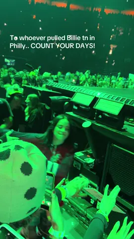 Billie pulled AGAIN!  #billieeilish #hmhas #concert 