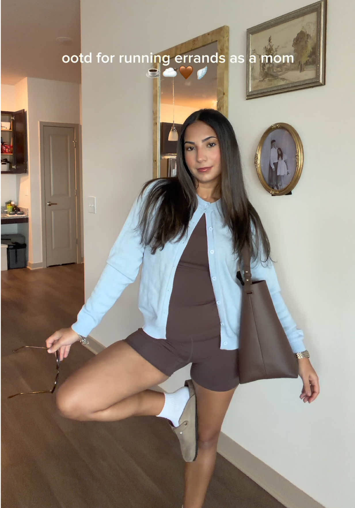Just a mom on the go🫶🏼@MINA BAIE #MomOOTD #MomStyle #ErrandDay #CasualOutfit #OOTD 