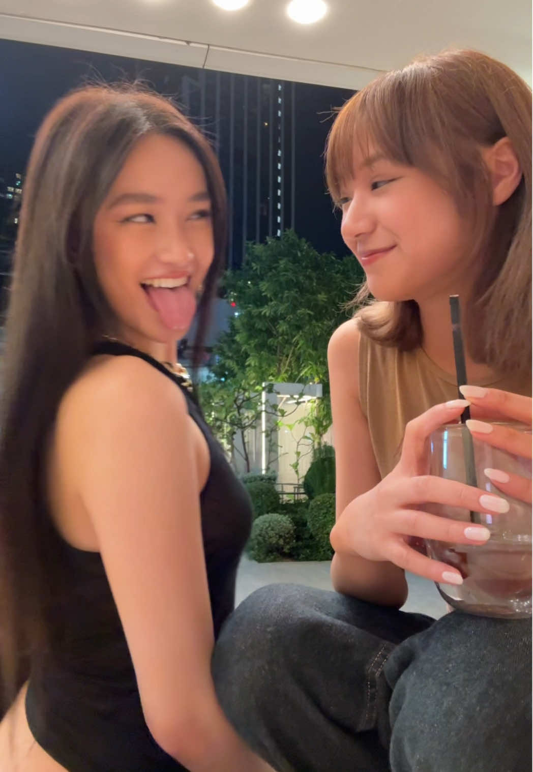 Why u look at me like that 😗