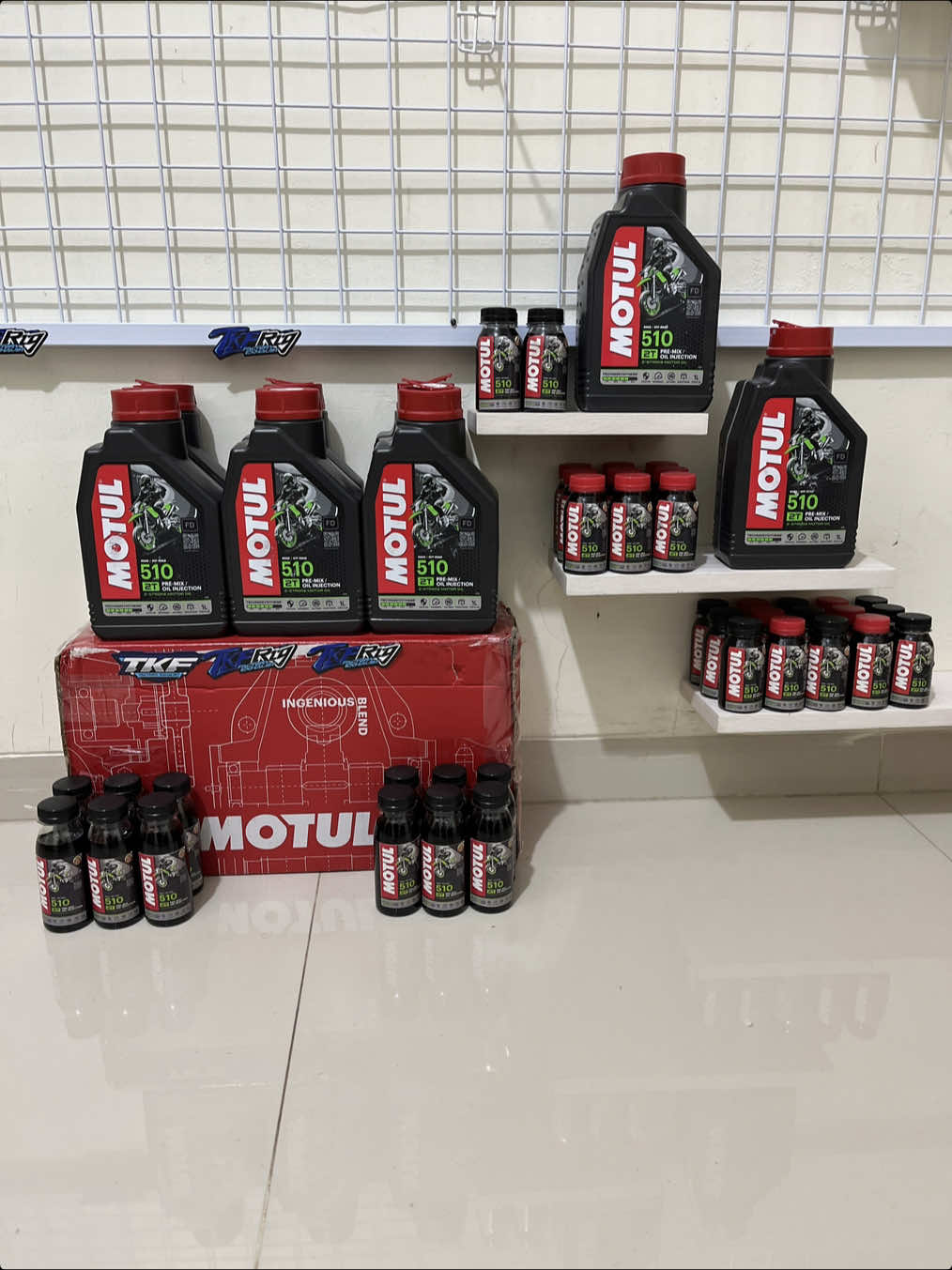 Biar motor 2 stroke kalian tidak ngejim ready Oli samping repack 100 ML 100% ORIGINAL bisa di co kak🤙🏼🔥 #2strokelover #motulindonesia #agstyle #2stroke #2strokeindonesia 