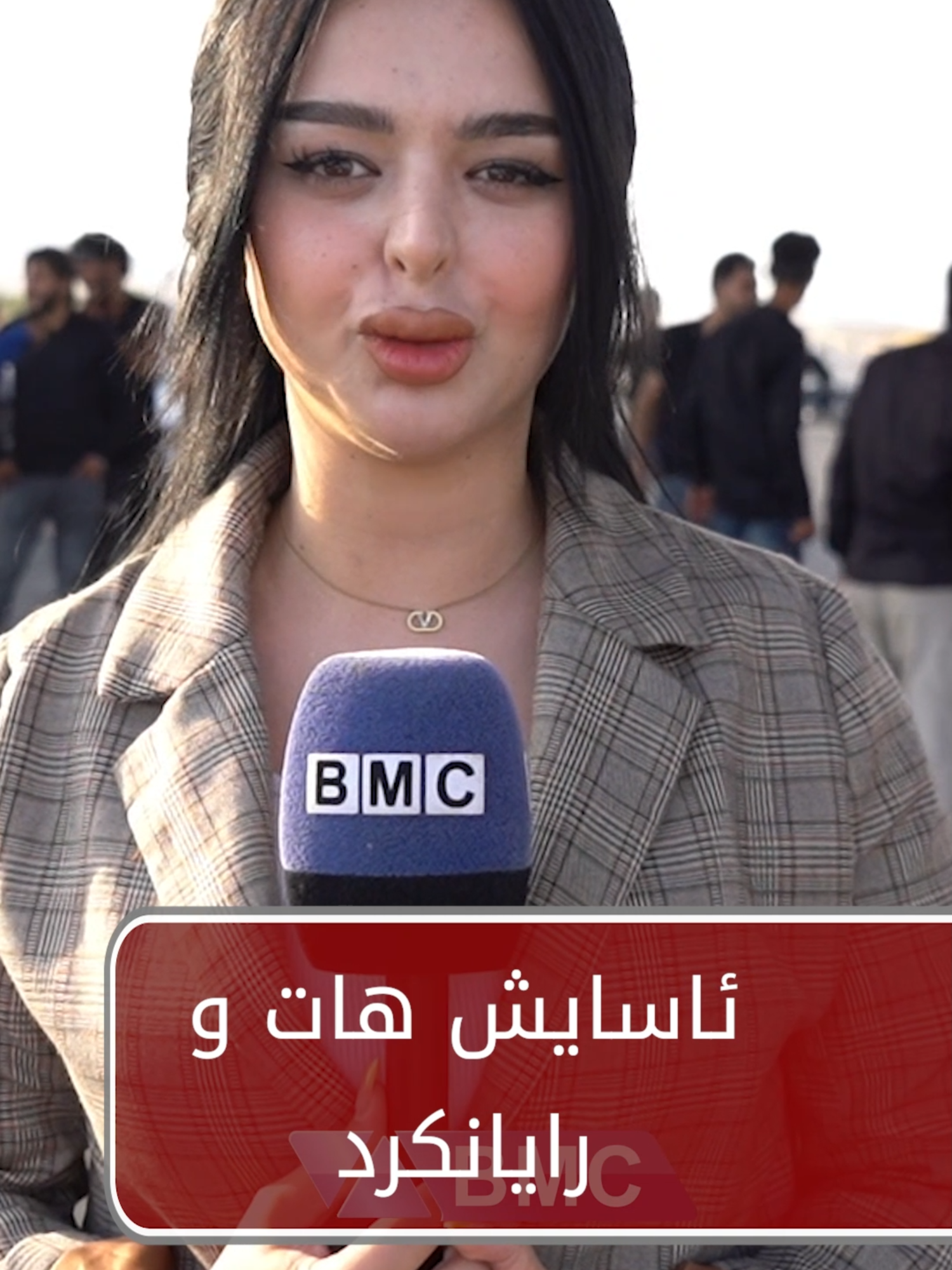 لە کاتی پەخشی راستەوخۆی بی ئێم سیدا ئاسایش دێت بۆ ئەو ماتۆڕسوارانەی کە لە شەقامی 100 مەتریی سلێمانی نمایش دەکەن  شەقامەکە کۆتایی ئەم مانگە دەکرێتەوە و ئەمرۆ هێڵکاریی بۆ دەکرا