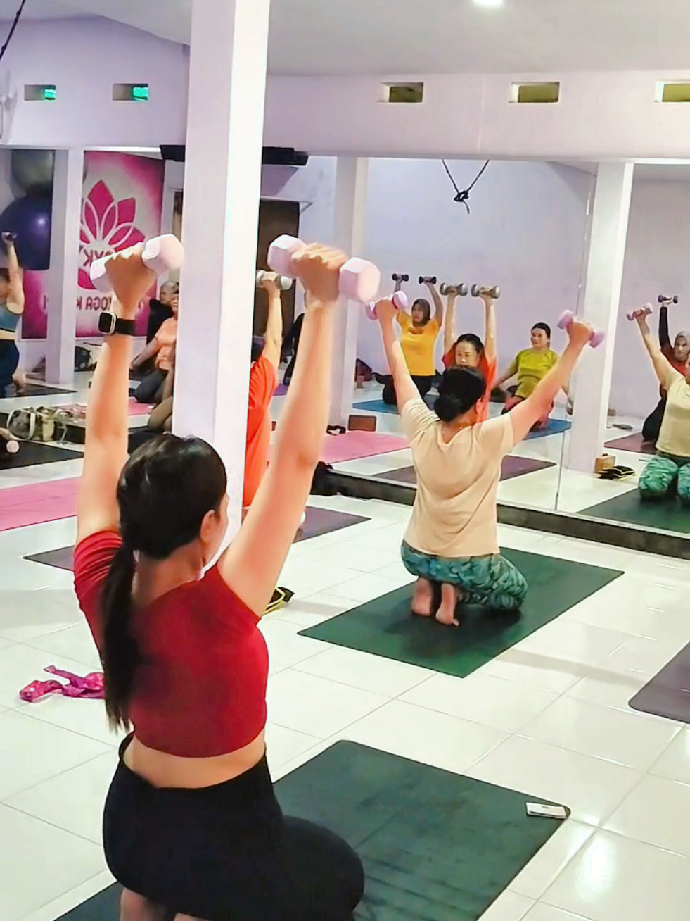 Gabung dengan kami sekarang juga 🥳🥳 More Info : @rinayogakediri ( IG ) 0821-1554-7904 ( WA ) #yoga #yogapilates #yogapractice #vinyasa #yogakediri 